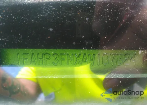 2010 Ford Focus Se z USA, uszkodzony, nr VIN 1FAHP3FNXAW107824